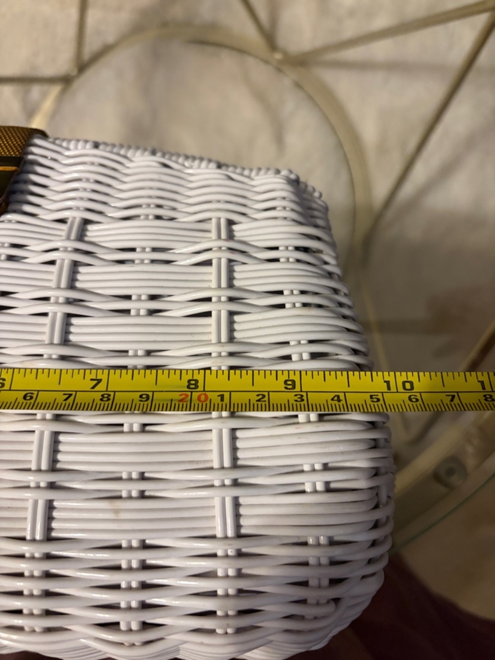 Vintage White Vinyl Wicker Woven Handbag with Gold & White Chain Strap - Picture 7 of 9